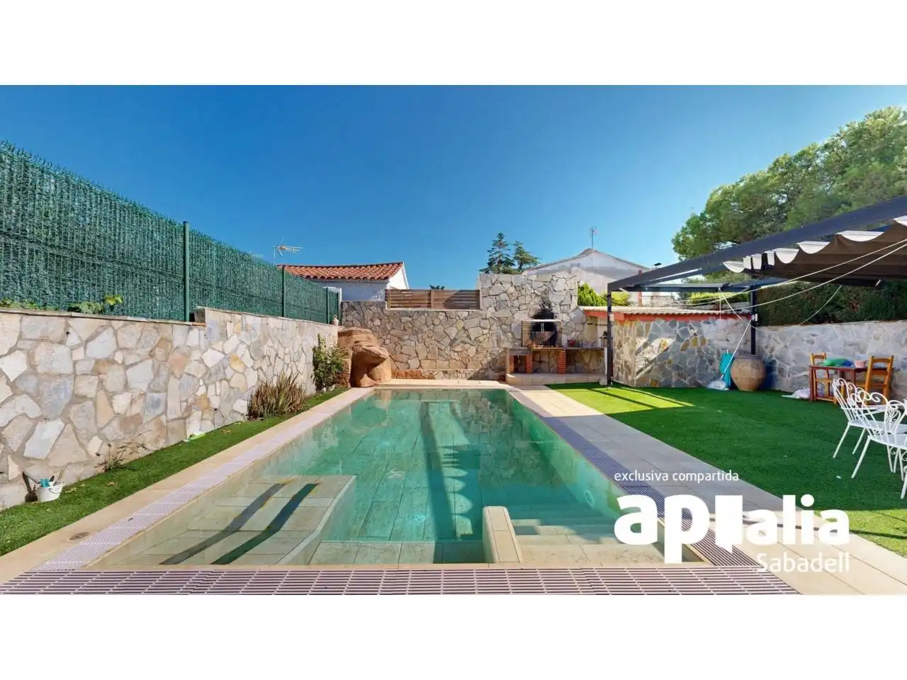 Piscina de Casa o chalet en venta en Barberà del Vallès con Aire acondicionado, Calefacción y Jardín privado