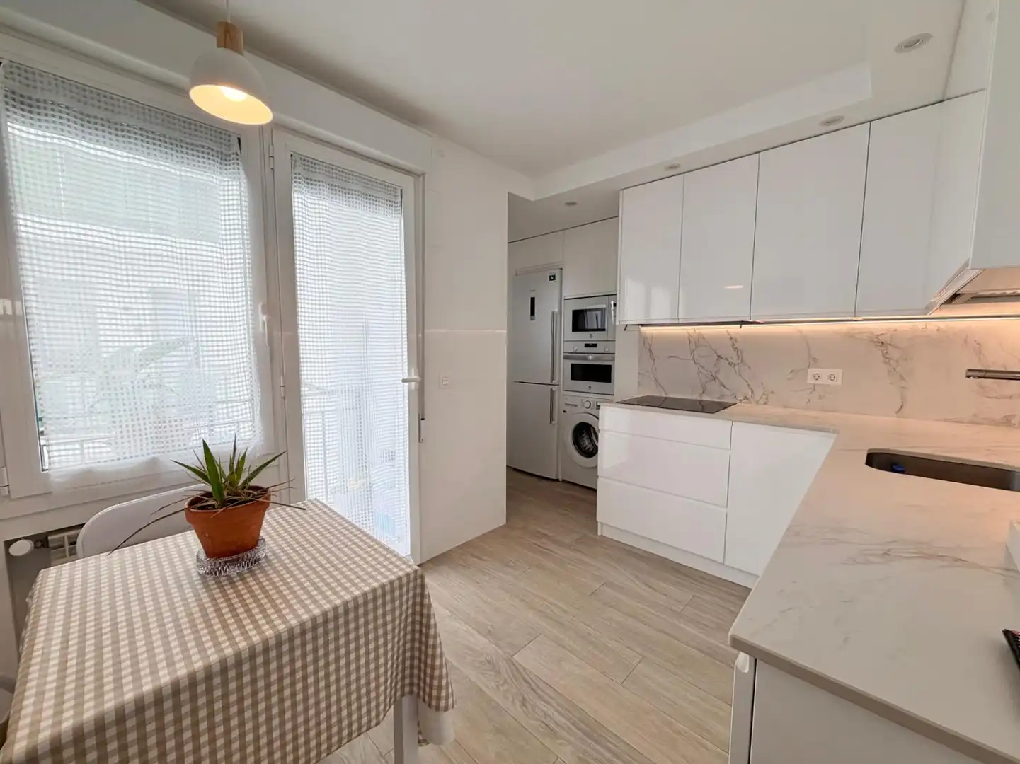 Kitchen of Flat for rent in  Logroño  with Heating, Terrace and Furnished