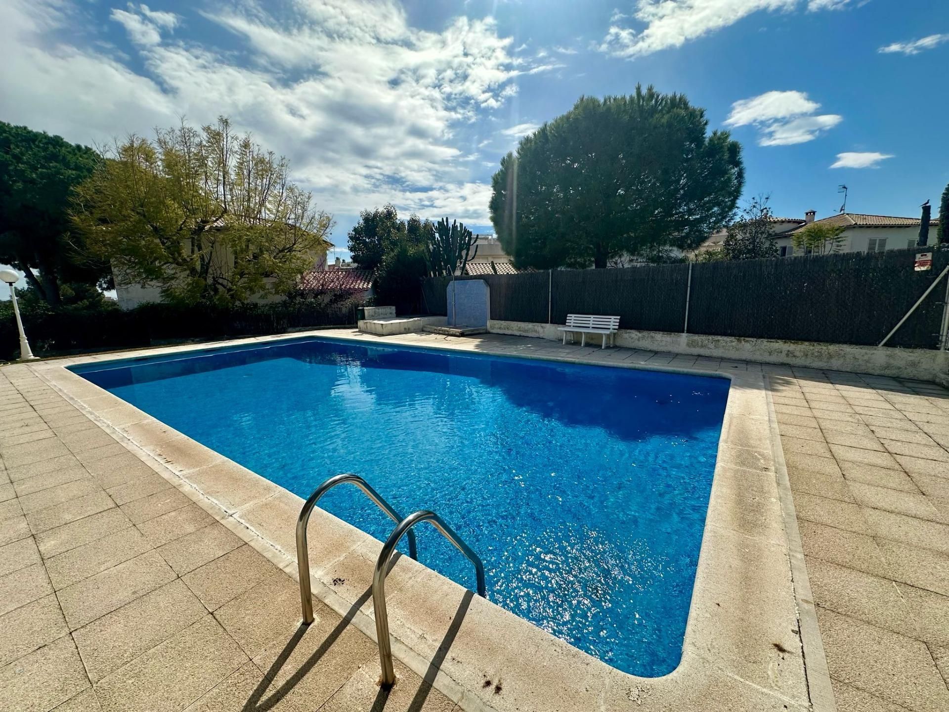 Piscina de Casa o xalet en venda en El Vendrell amb Jardí privat, Terrassa i Traster