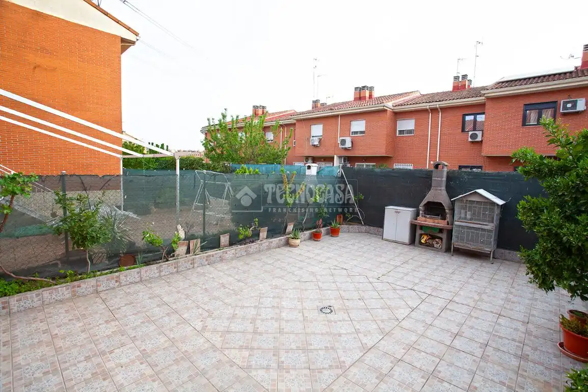 Casa adosada en venta en Los Villares