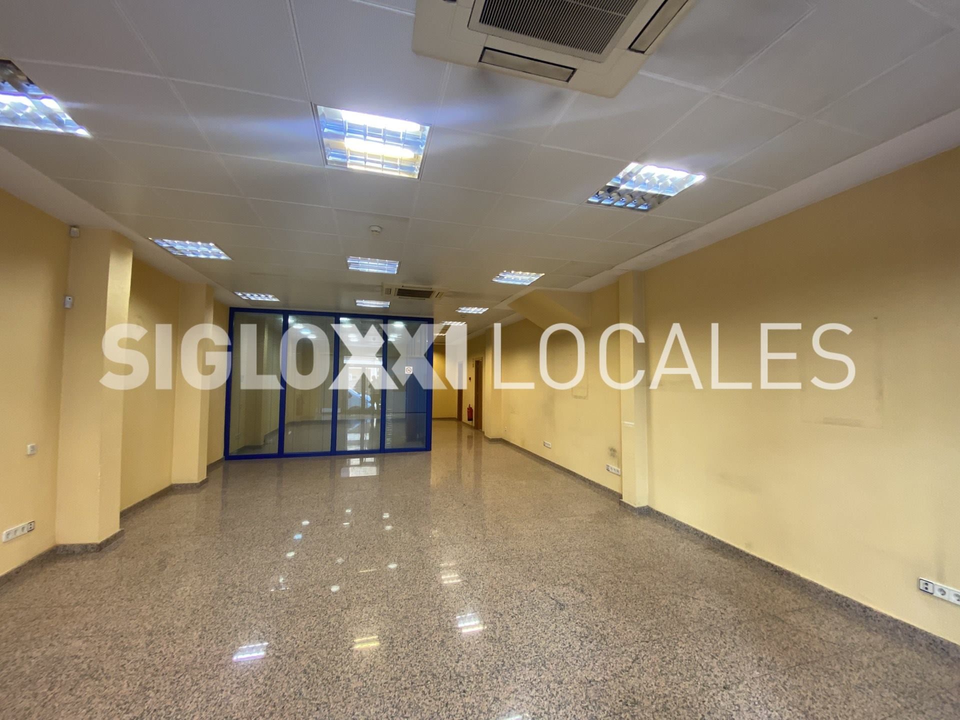Local en venda en Cornellà de Llobregat amb Aire condicionat