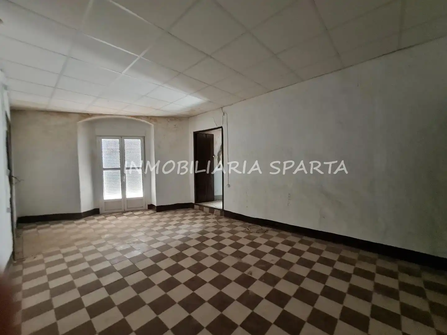 Casa adosada en venda en Sanlúcar la Mayor amb Jardí privat i Balcó