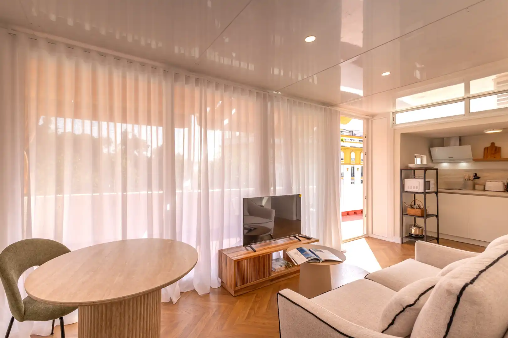 Living room of Flat for rent in Sevilla  with Air Conditioner and Terrace
