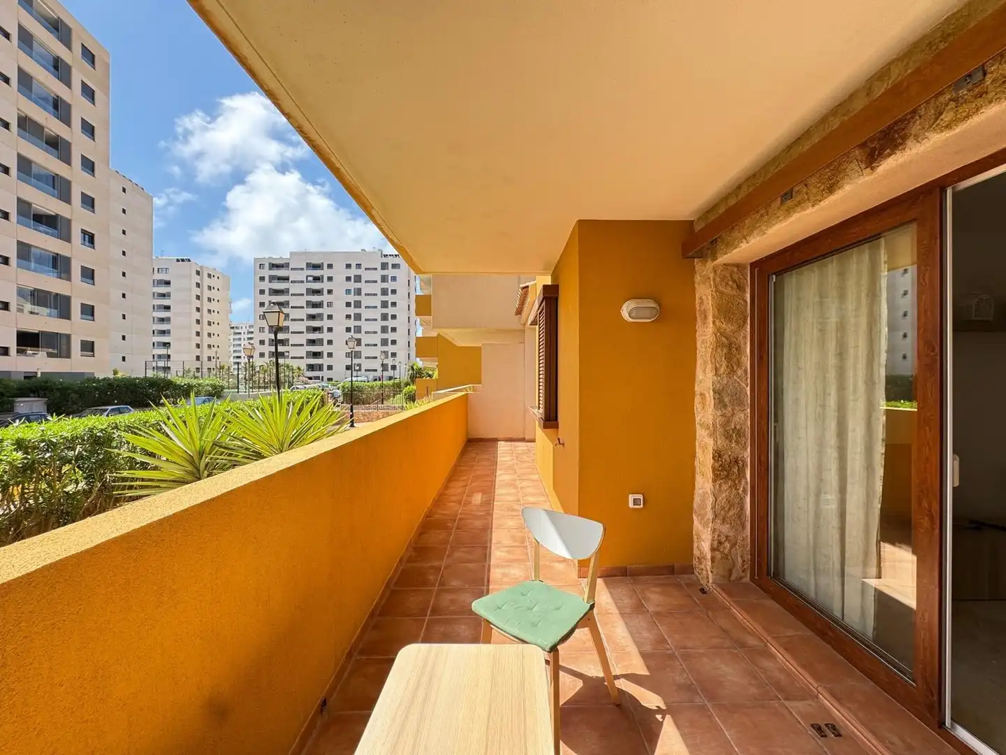 Apartament amb terrassa en venda a Calle CICLON