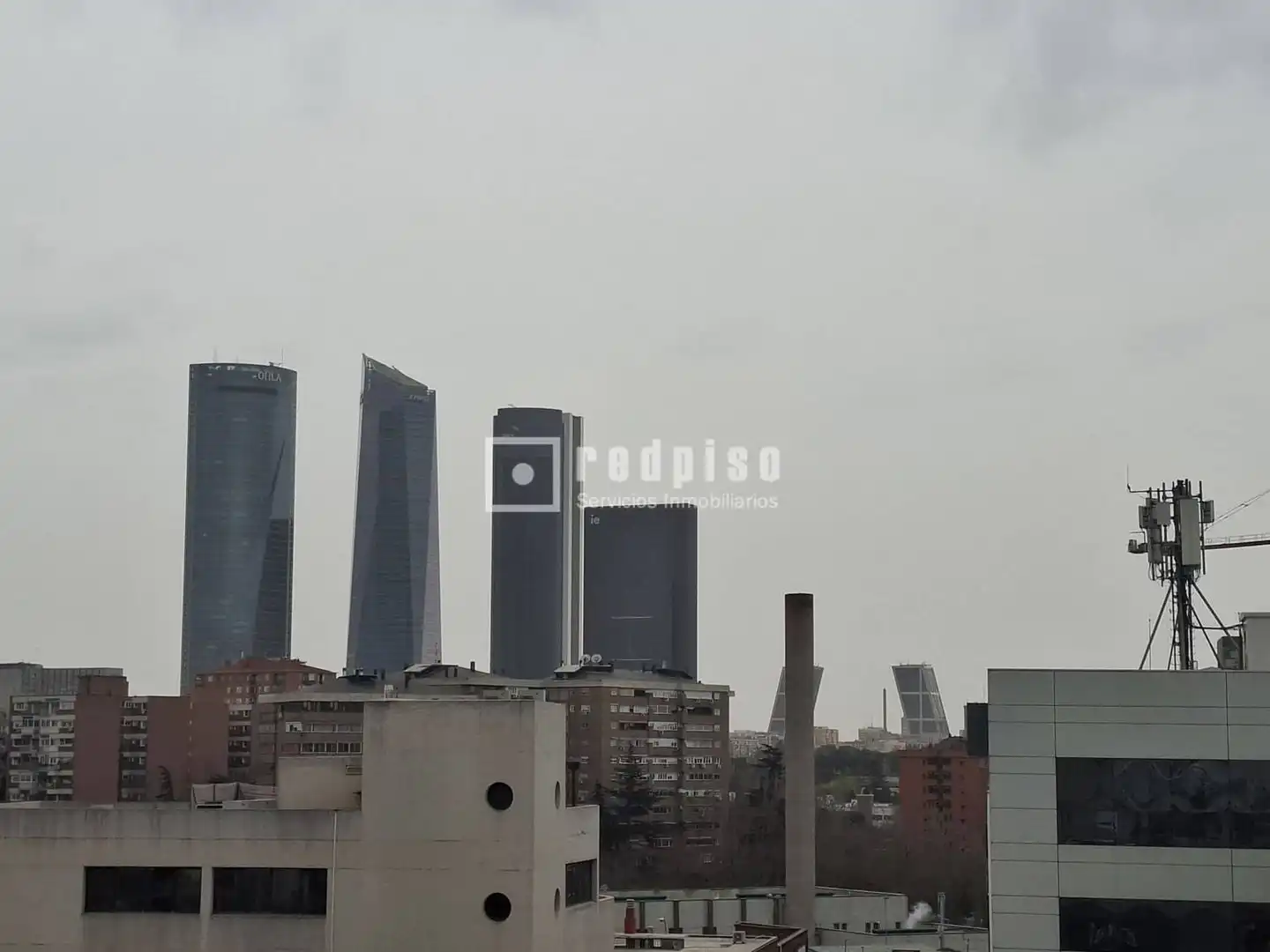 Vista exterior de Piso en venta en Madrid con Calefacción y Terraza