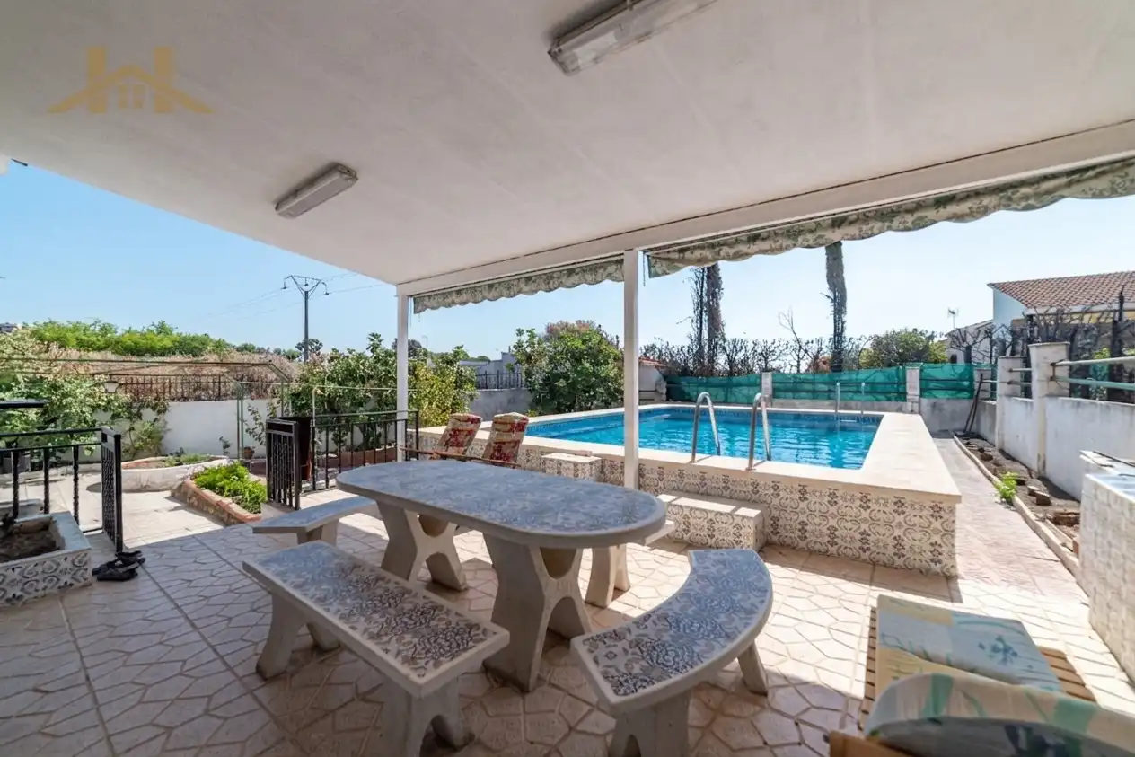 Terraza de Casa adosada en venta en Villa del Prado con Aire acondicionado, Jardín privado y Piscina