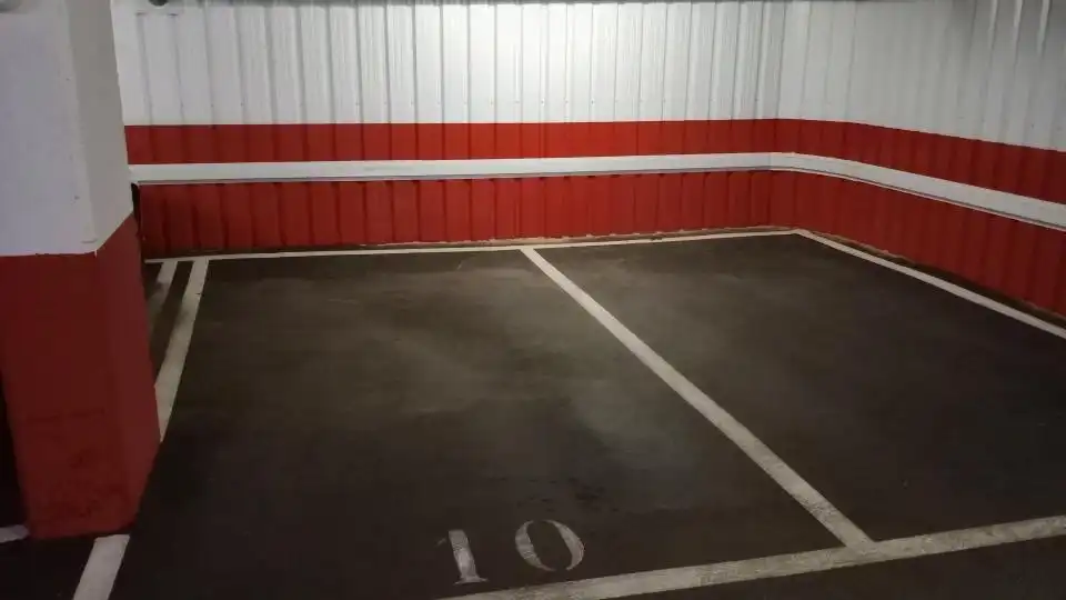 Garaje de alquiler en Calle de Galileo, 48, Arapiles