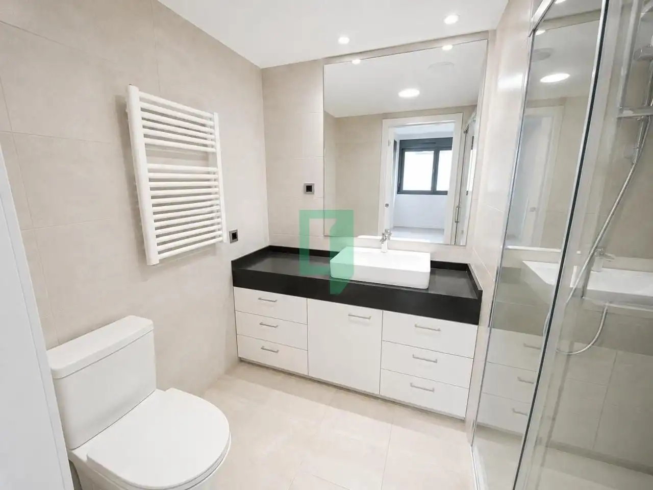 Bathroom of Flat for rent in Badalona  with Air Conditioner and Terrace