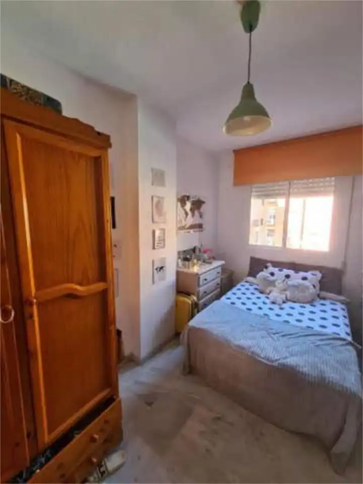 Habitación de Piso de alquiler en Sevilla con Amueblado y Piscina comunitaria