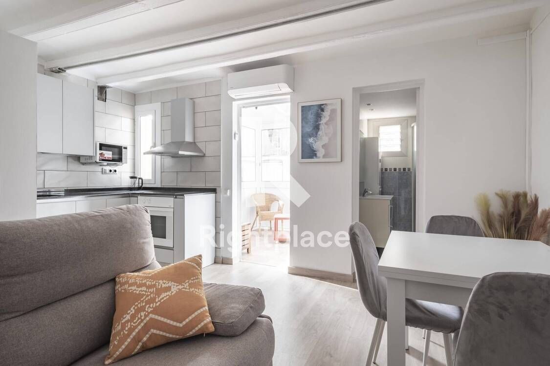 Exterior view of Apartment for sale in  Barcelona Capital  with Air Conditioner, Heating and Furnished