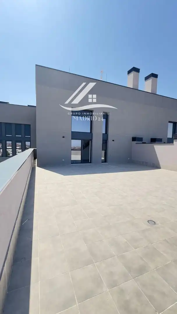 Terraza de Piso en venta en Madrid con Aire acondicionado, Piscina y Piscina comunitaria