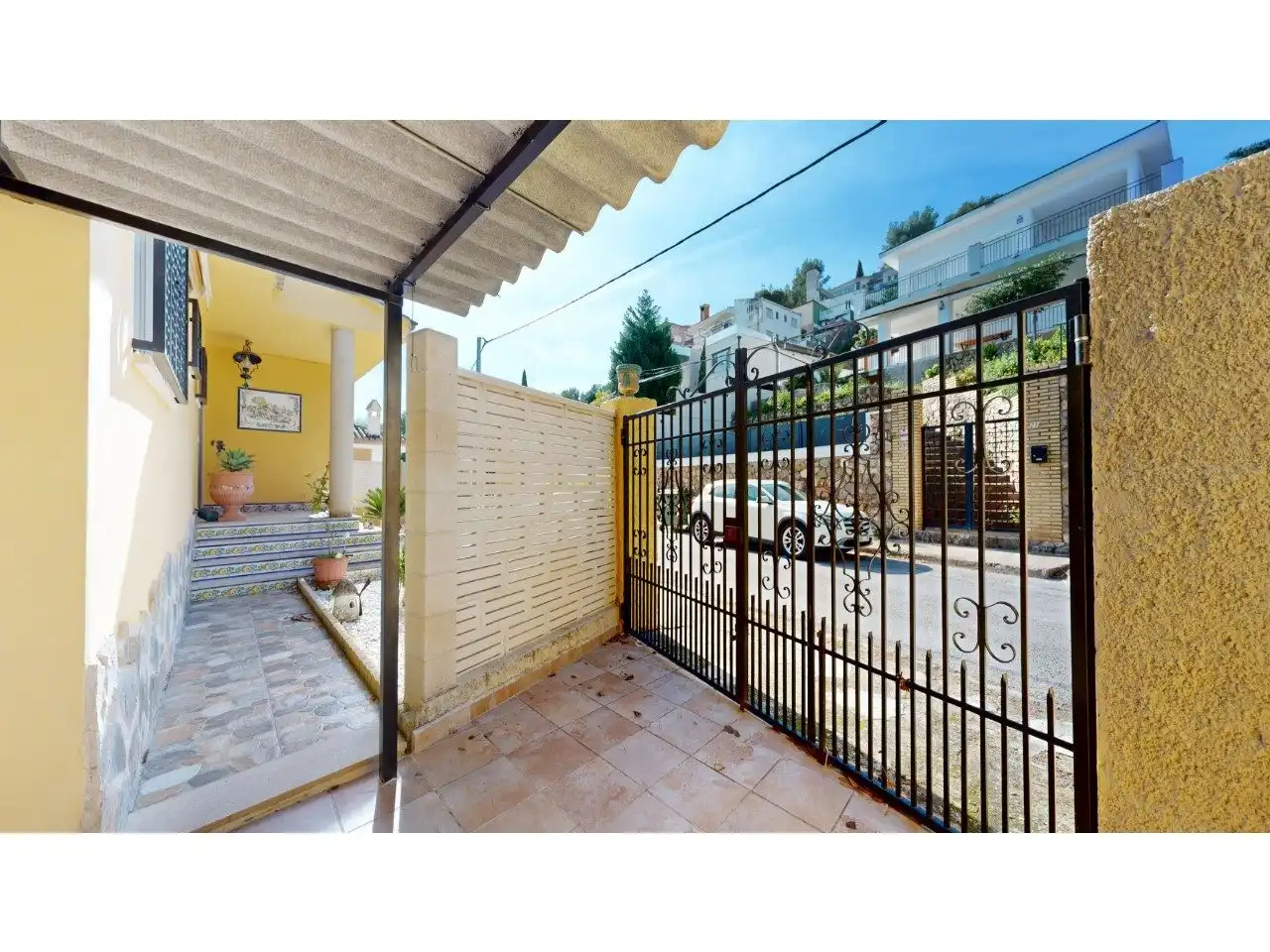 Vista exterior de Casa o xalet en venda en Gilet amb Aire condicionat, Jardí privat i Terrassa