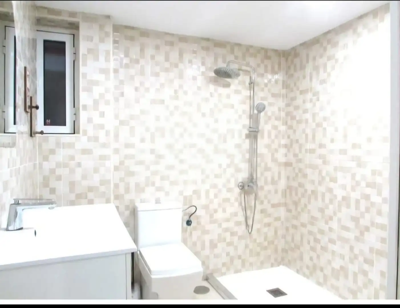 Baño de Piso de alquiler en Carlos Ruiz