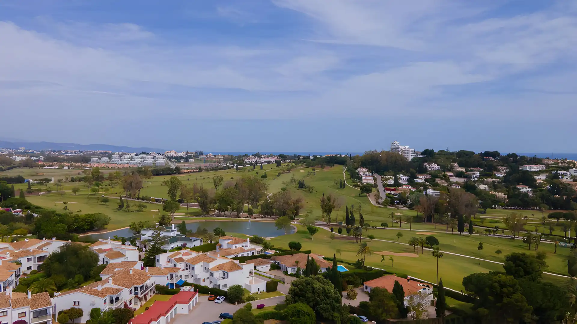 Vista exterior de Àtic en venda en Estepona amb Aire condicionat, Terrassa i Traster