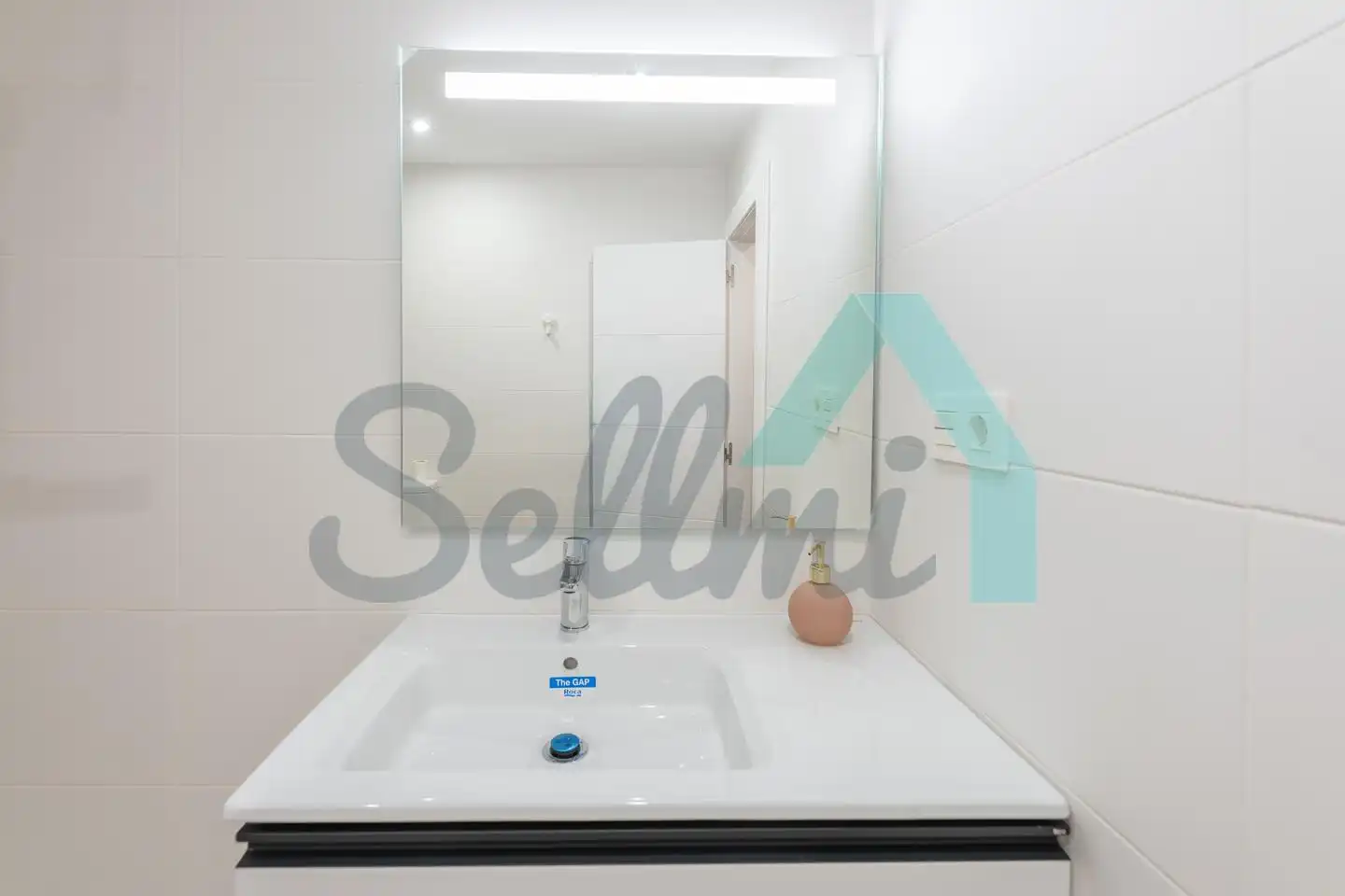 Baño de Piso para compartir en Oviedo  con Calefacción, Parquet y Amueblado