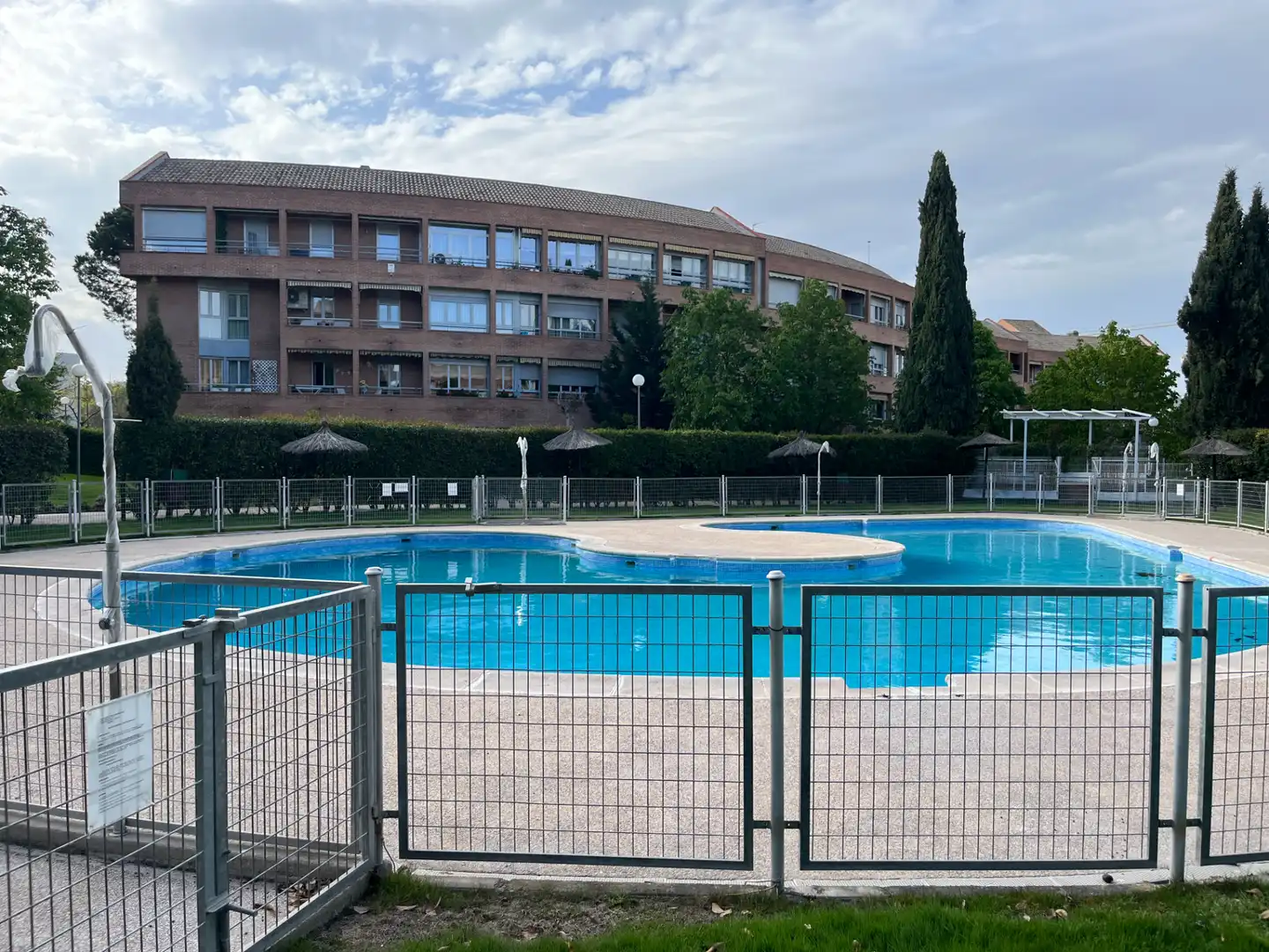 Swimming pool of Flat for sale in Pozuelo de Alarcón  with Heating, Parquet flooring and Terrace