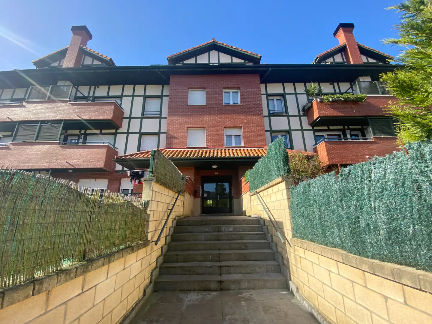 Außenansicht von Wohnung zum Verkauf in Castro-Urdiales mit Heizung, Parkett und Terrasse