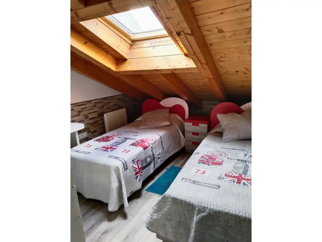 Dormitori de Apartament de lloguer en Burgos amb Calefacció, Parquet i Moblat