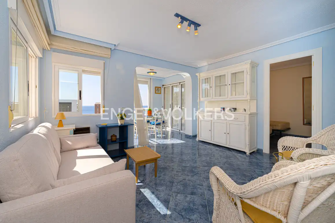 Sala de estar de Apartamento de alquiler en Benidorm con Terraza, Amueblado y Piscina comunitaria
