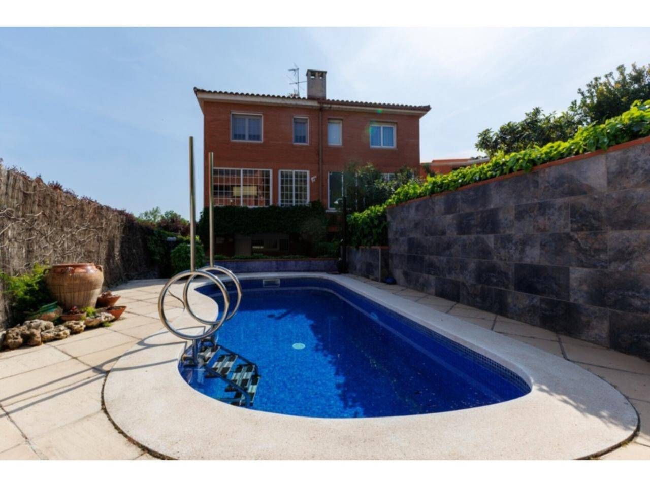 Swimming pool of House or chalet for sale in Sant Quirze del Vallès  with Air Conditioner, Heating and Private garden