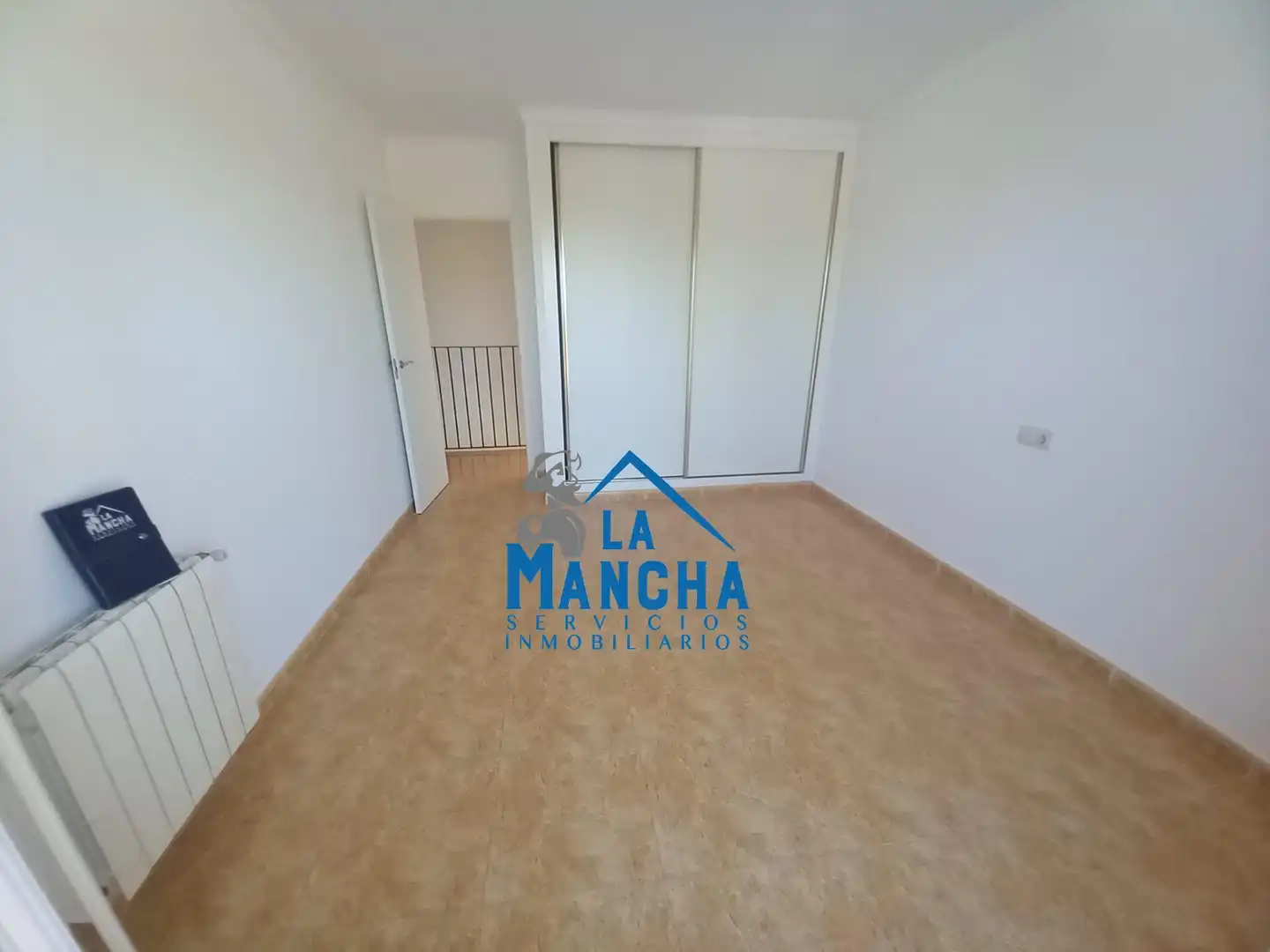 Dormitori de Casa adosada en venda en Madrigueras amb Calefacció, Terrassa i Traster