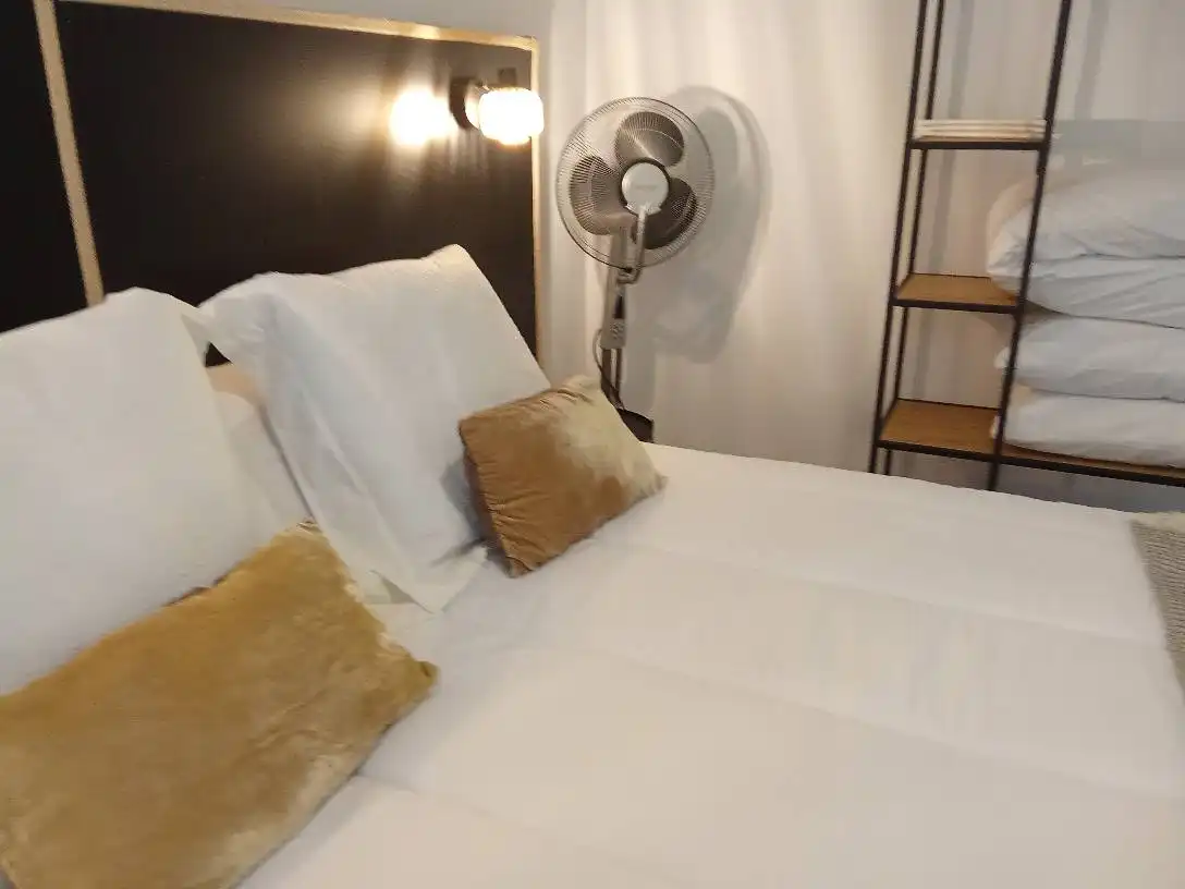 Habitación de Piso en venta en Torrelavega  con Calefacción, Parquet y Amueblado