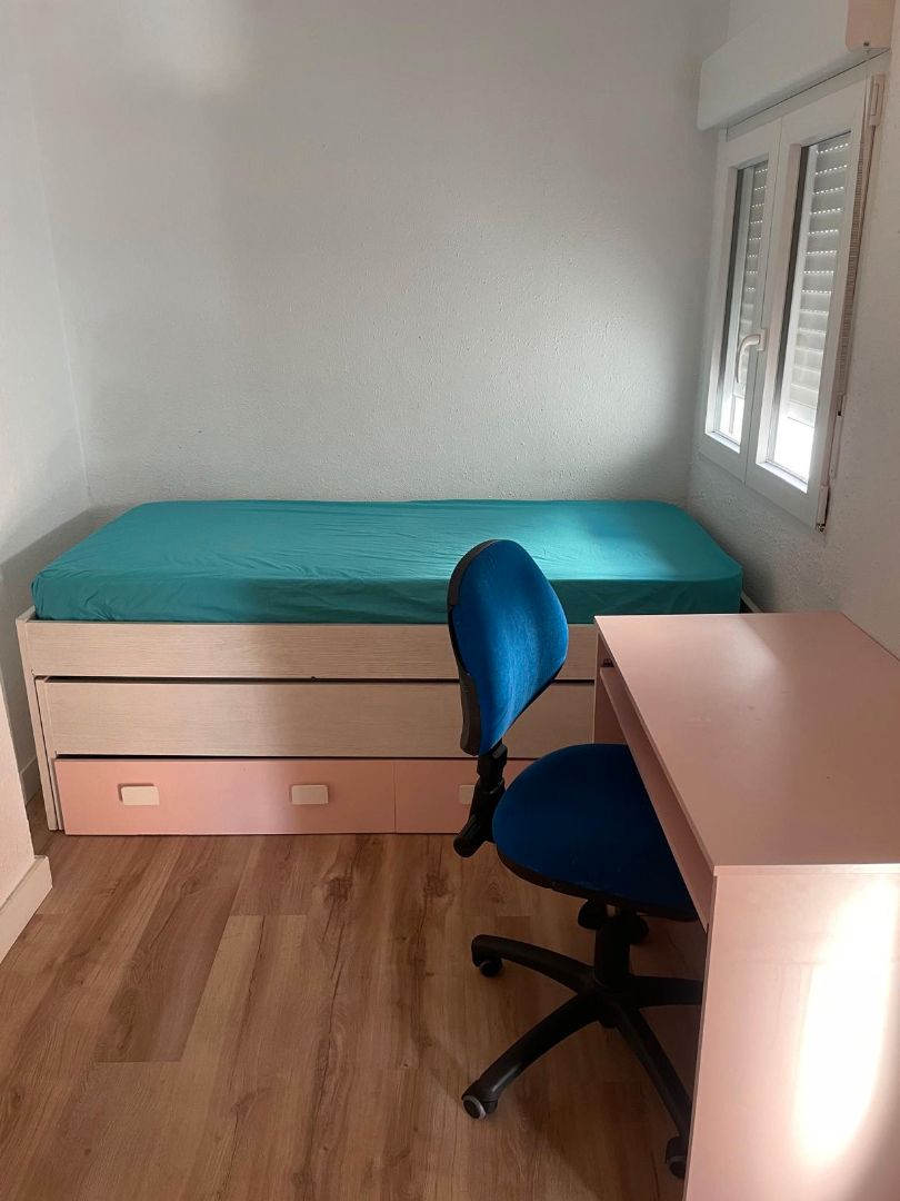 Schlafzimmer von Wohnung miete in  Zaragoza Capital mit Heizung, Parkett und Möbliert