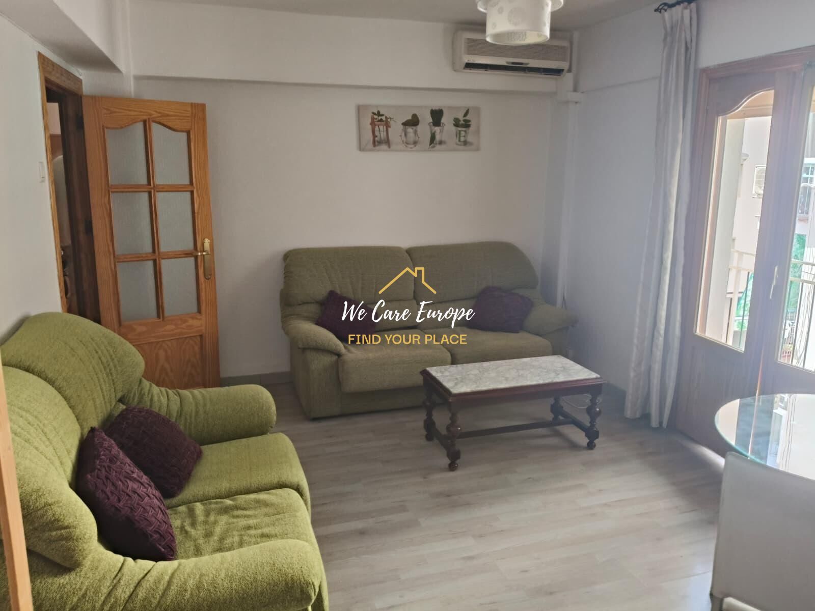 Living room of Flat to rent in  Granada Capital  with Air Conditioner and Balcony