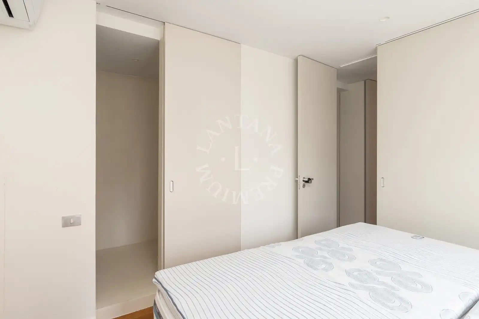 Habitación de Casa o chalet en venta en Barcelona con Calefacción y Terraza