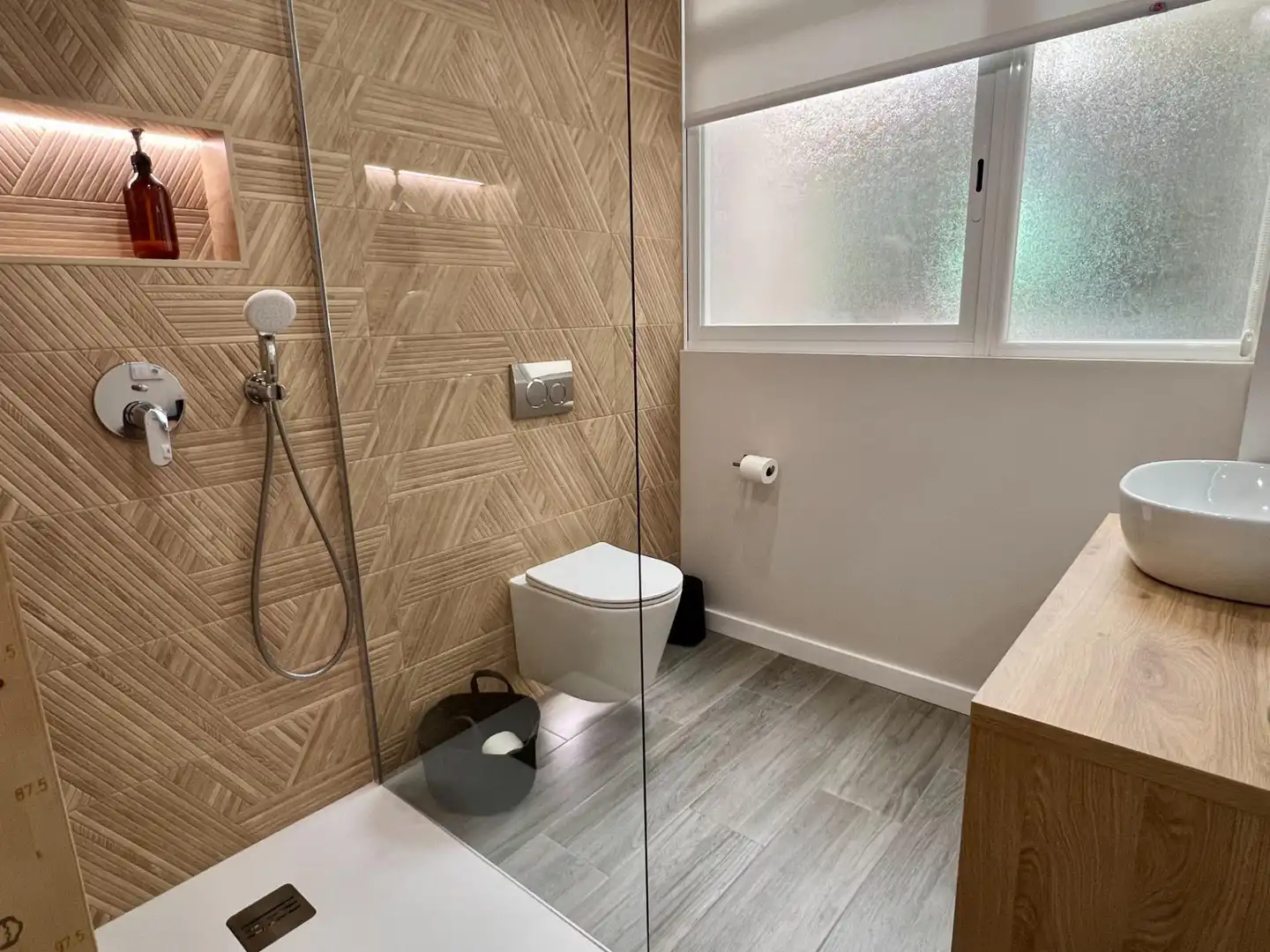 Bathroom of Flat for rent in Elche / Elx  with Air Conditioner and Furnished