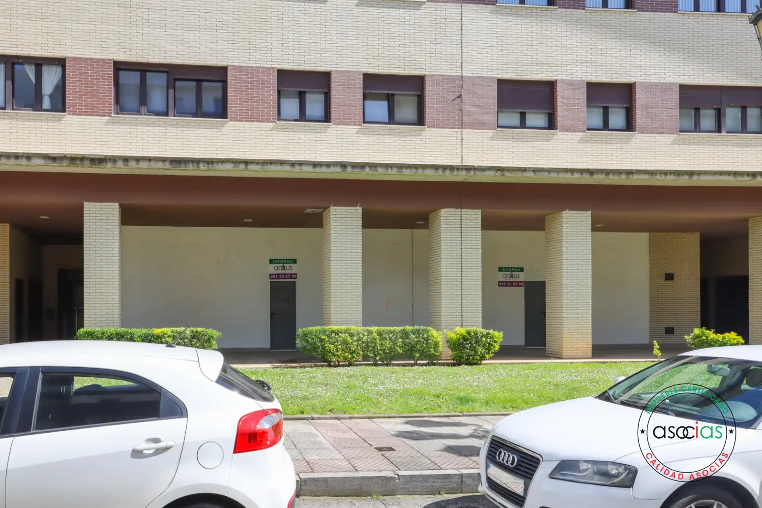 Vista exterior de Local en venta en Oviedo 