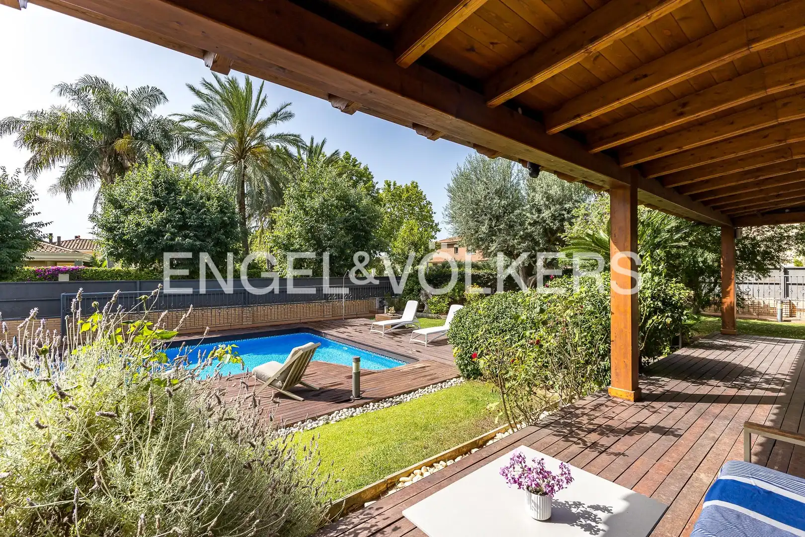 Exterior view of Country homes for sale in Vilanova i la Geltrú  with Air Conditioner, Heating and Private garden
