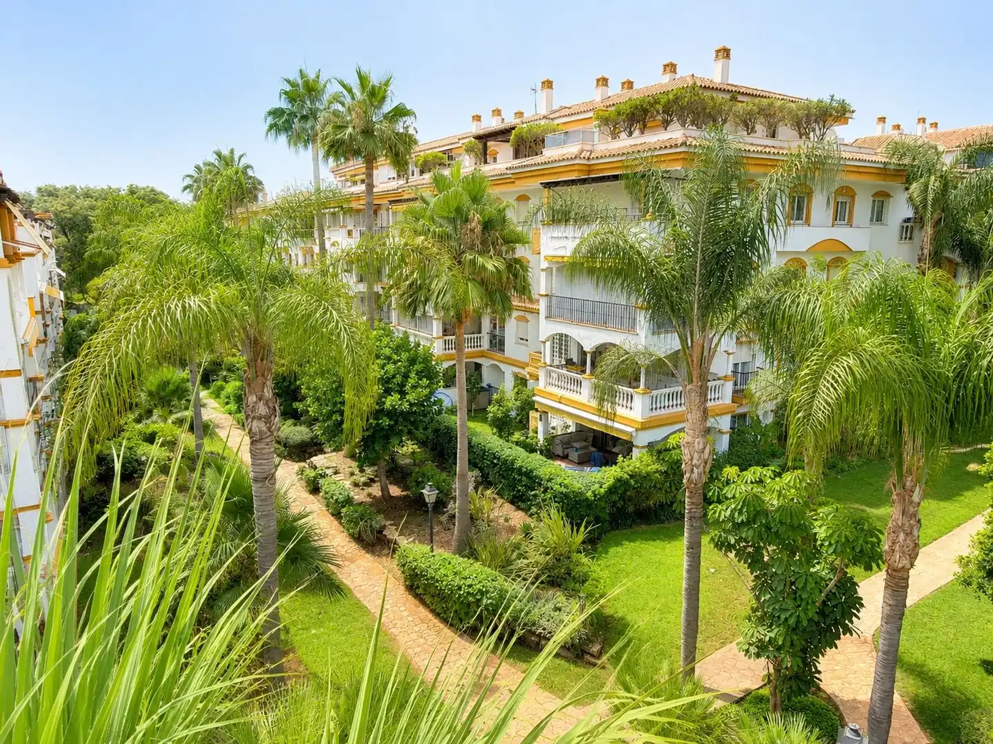 Exterior view of Apartments for sale in Marbella  with Private garden and Community pool