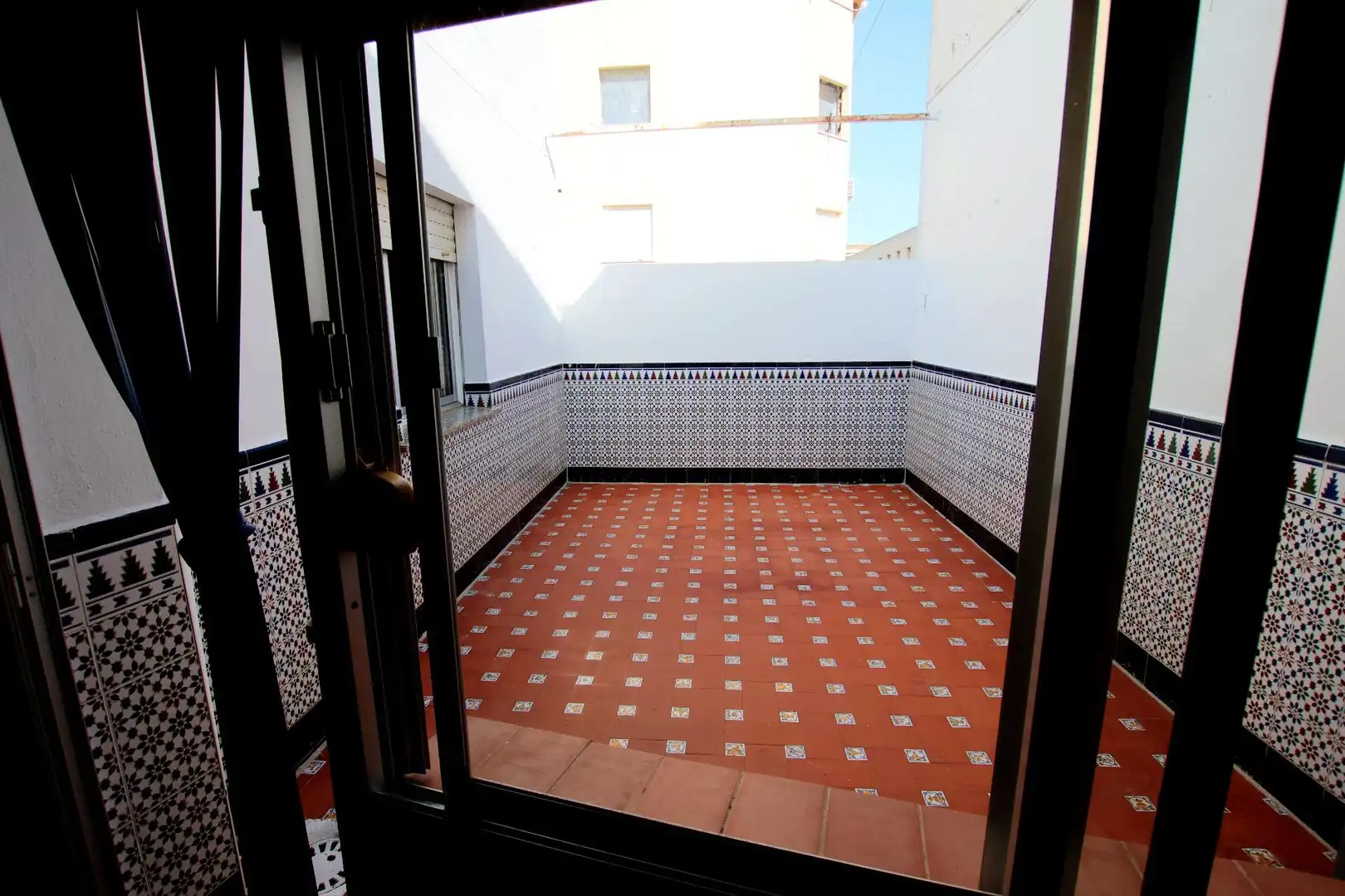 Terrassa de Casa adosada en venda en Montijo amb Aire condicionat, Jardí privat i Traster