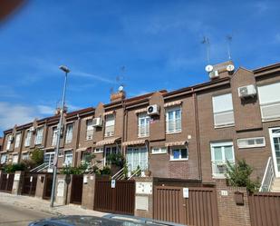 Exterior view of House or chalet for sale in San Fernando de Henares  with Air Conditioner and Terrace