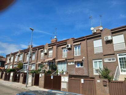 Vista exterior de Casa o xalet en venda en San Fernando de Henares amb Aire condicionat, Calefacció i Terrassa