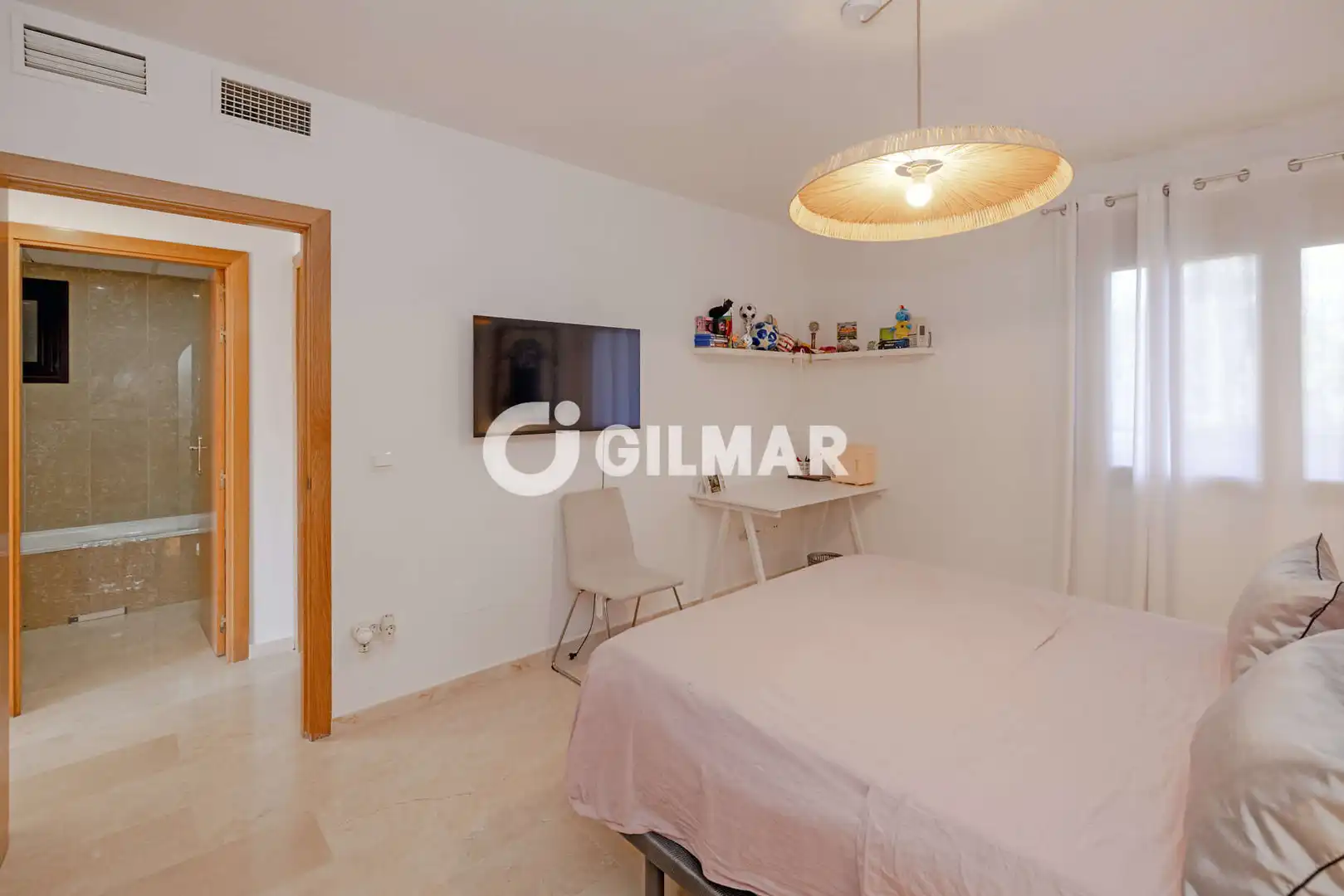 Habitación de Apartamento en venta en Estepona con Calefacción, Trastero y Piscina