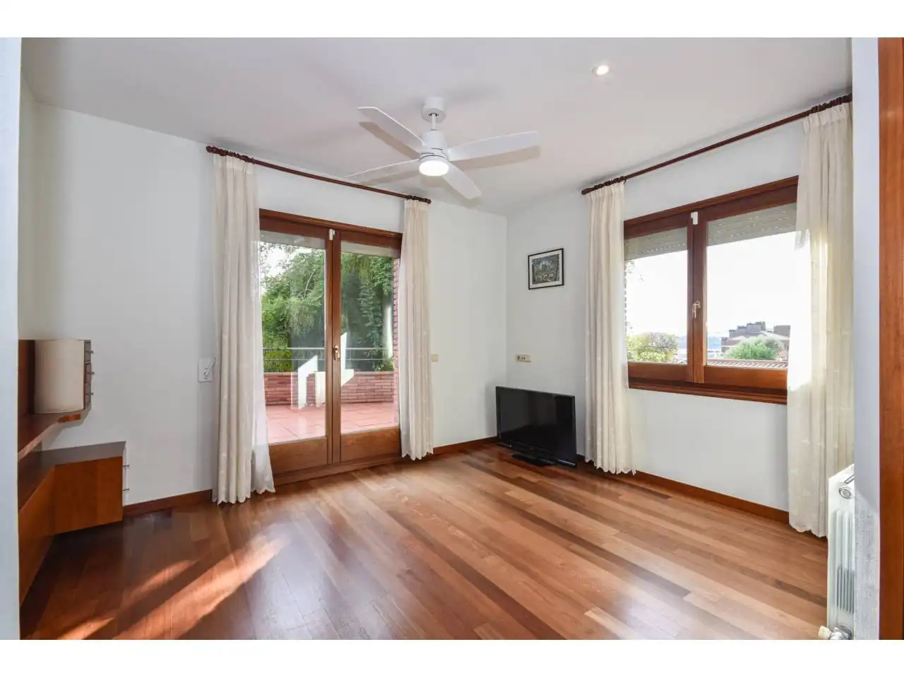 Sala de estar de Casa o chalet en venta en Granollers con Calefacción, Jardín privado y Parquet