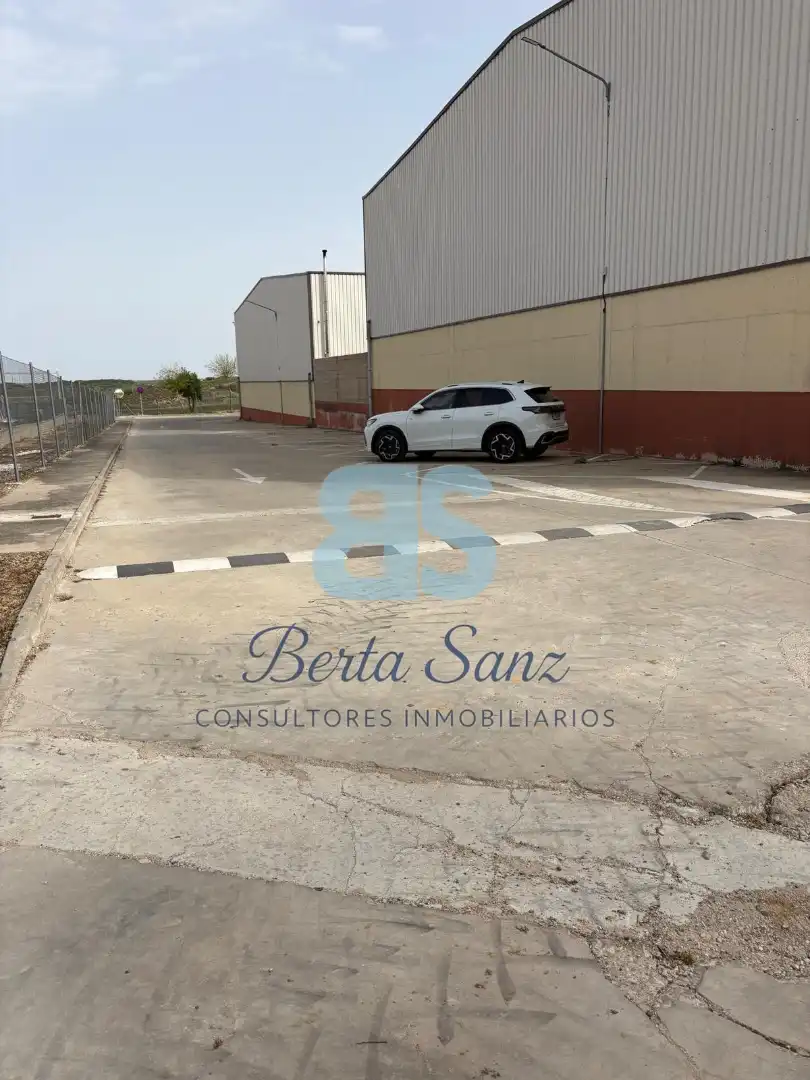 Parking de Nave industrial en venta en Anchuelo con Calefacción y Alarma
