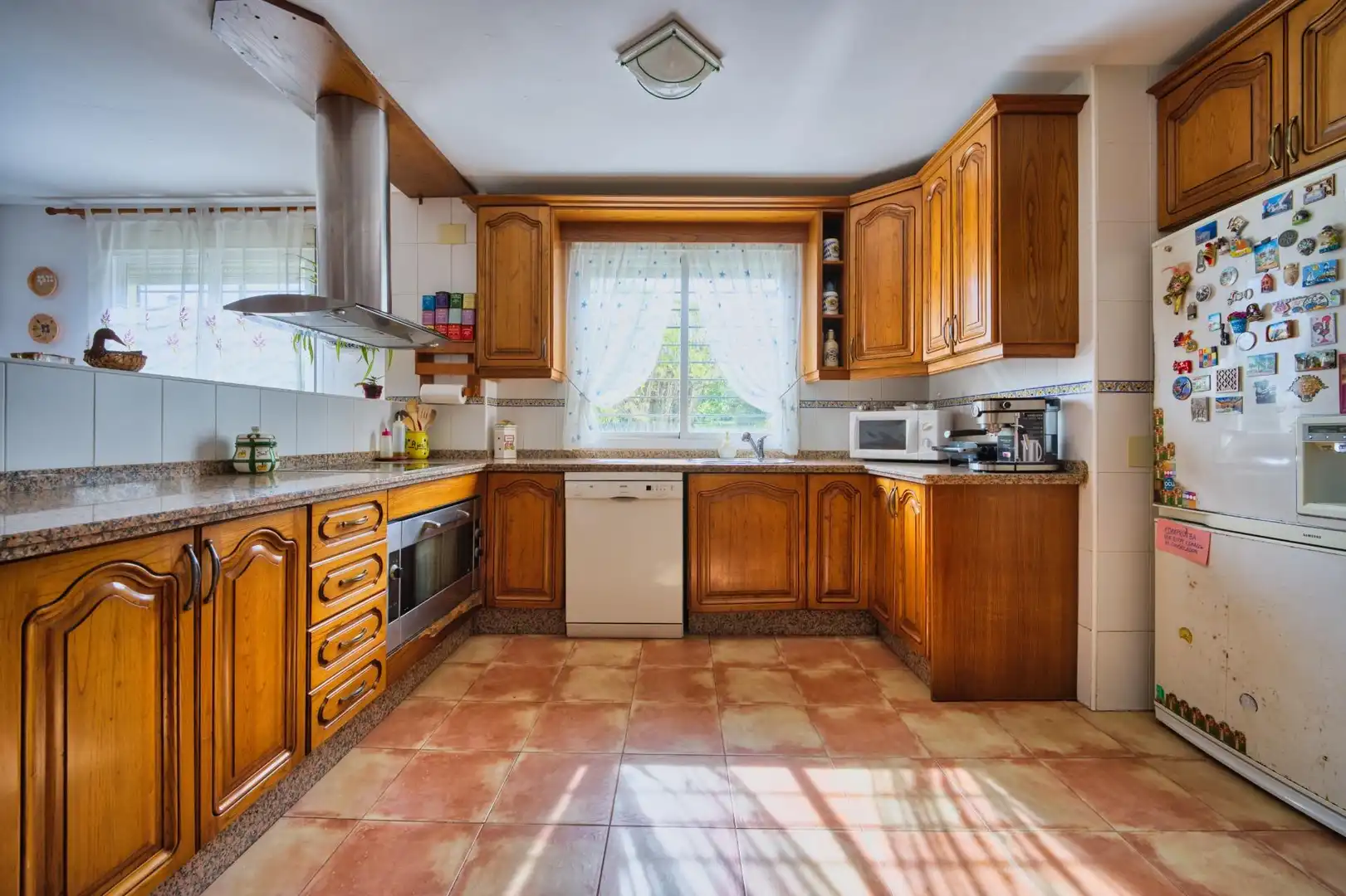 Cuina de Casa o xalet en venda en Espartinas amb Jardí privat, Terrassa i Traster