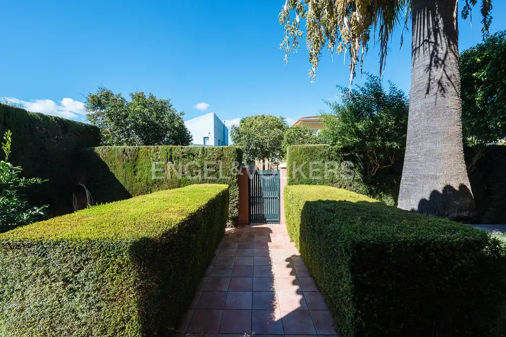 Vista exterior de Casa o chalet en venta en Bormujos con Aire acondicionado, Calefacción y Jardín privado