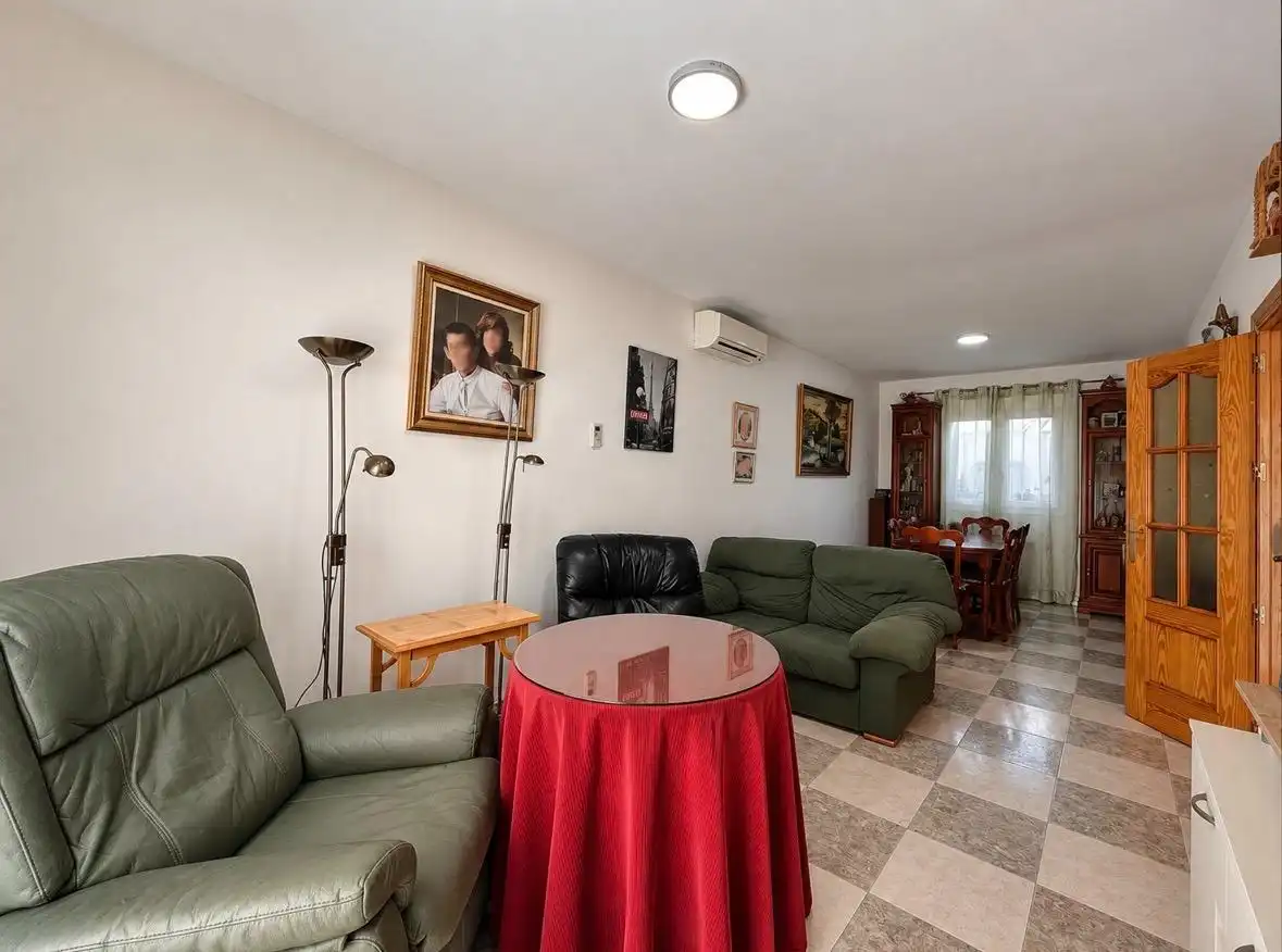 Sala de estar de Casa adosada en venta en Fuente Vaqueros con Aire acondicionado, Calefacción y Terraza