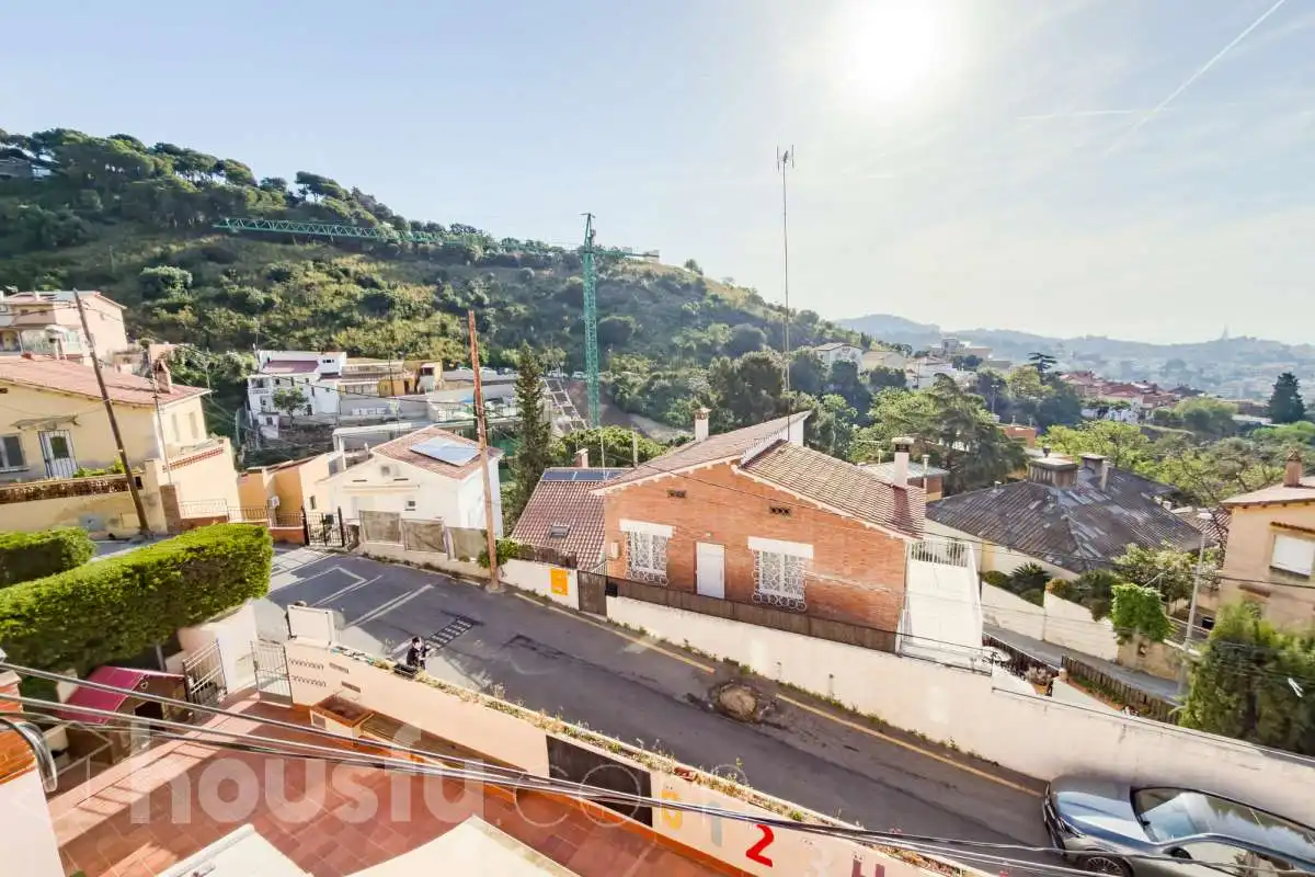 Vista exterior de Casa o chalet en venta en Barcelona con Aire acondicionado, Calefacción y Jardín privado