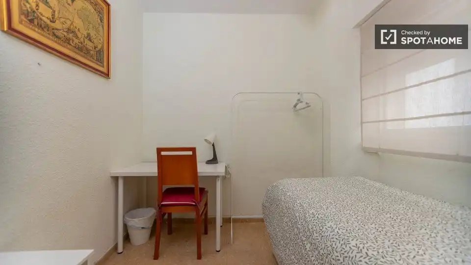 Habitación de Piso de alquiler en Valencia con Aire acondicionado, Calefacción y Amueblado