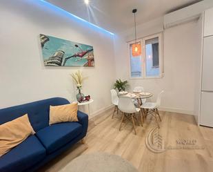 Living room of Flat to rent in  Madrid Capital  with Air Conditioner, Heating and Furnished