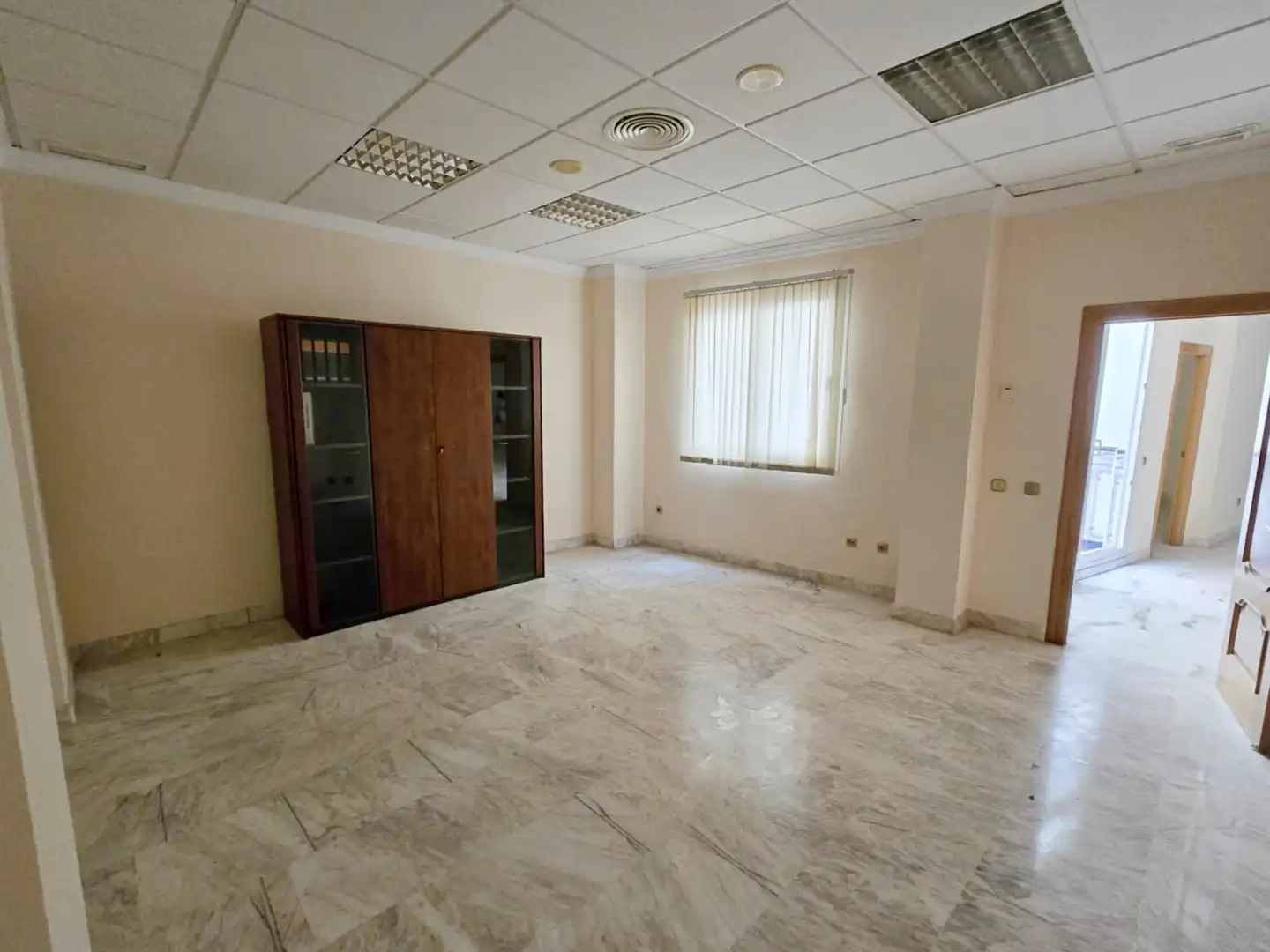 Local en venta en  Almería Capital con Aire acondicionado y Terraza