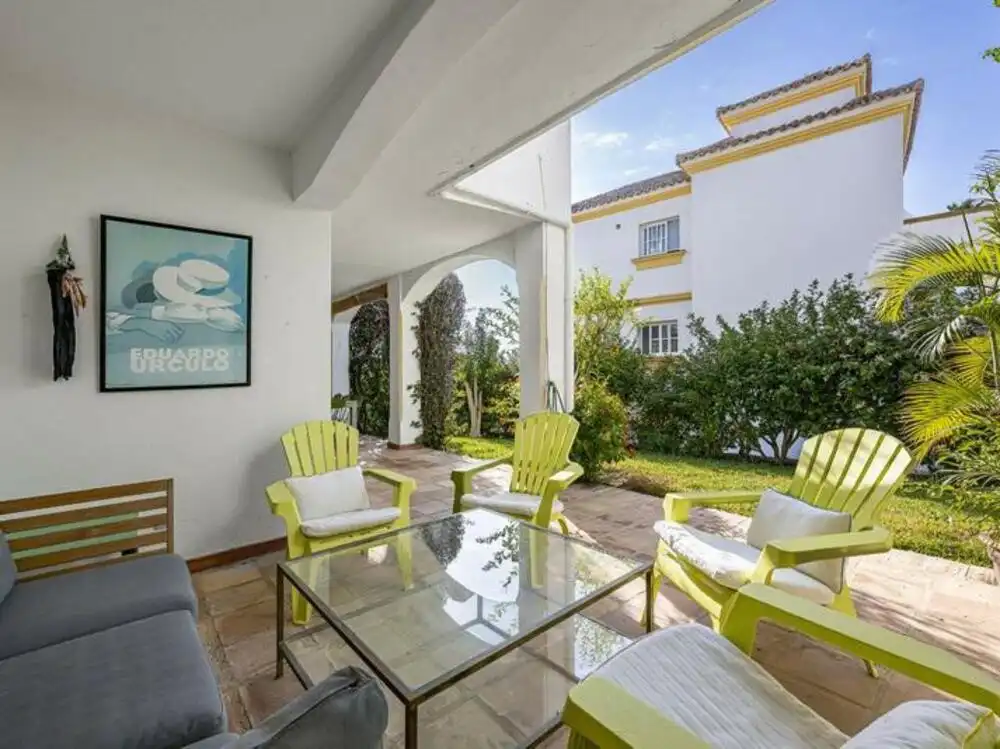 Jardí de Casa adosada en venda en Estepona amb Aire condicionat, Terrassa i Piscina