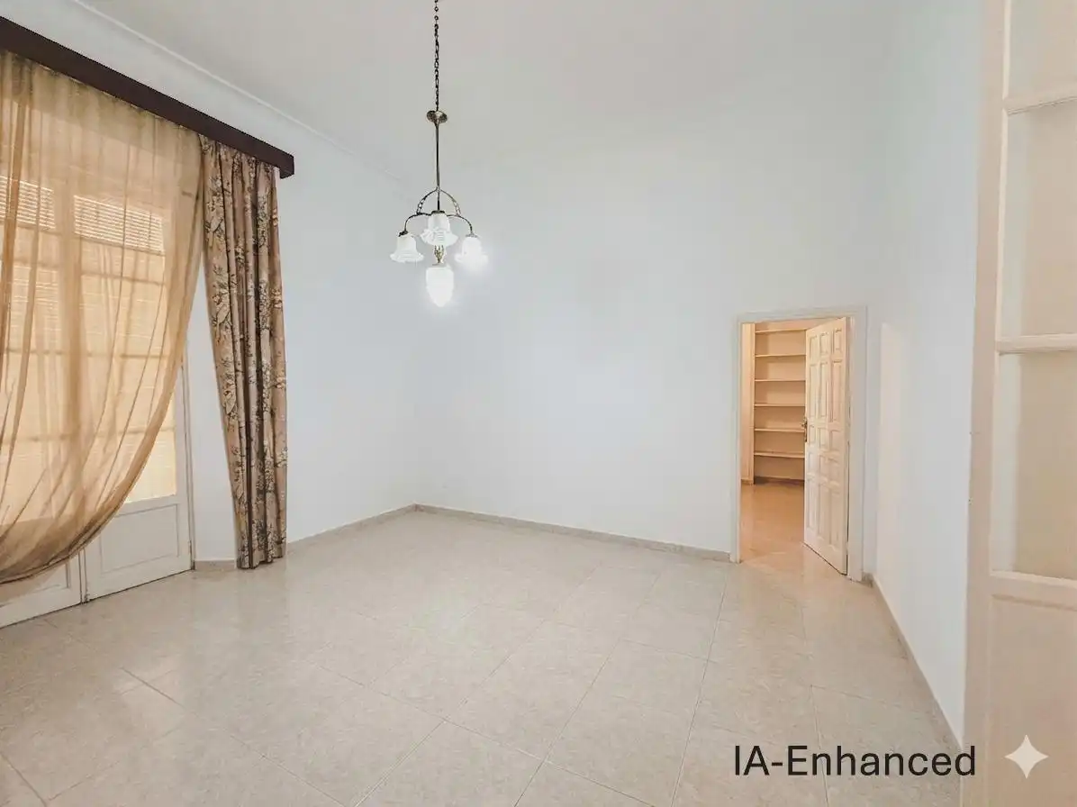 Piso en venta en Cádiz con Trastero y Balcón