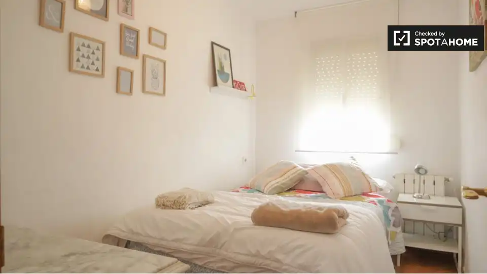 Bedroom of Flat for rent in Madrid  with Air Conditioner, Heating and Furnished
