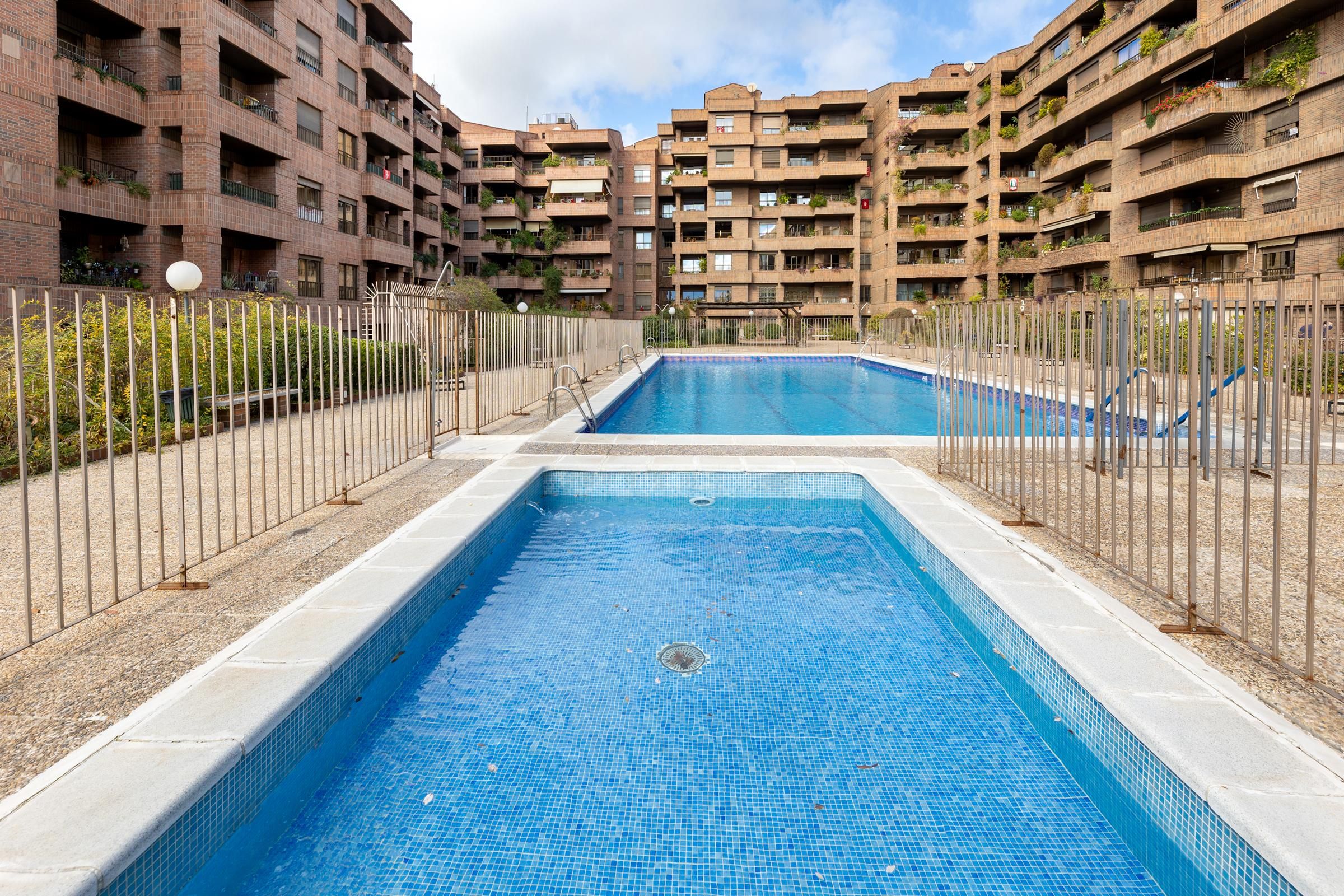 Swimming pool of Flat for sale in  Granada Capital  with Air Conditioner, Heating and Private garden